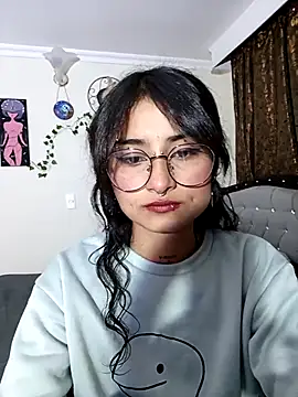 Snapshot of Lili__Clan chatting on May 7, 2026, 5:11 am Lili Clan online show from May 7, 2026, 5:11 am