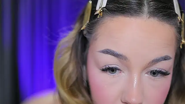 Snapshot of SelenneDreams chatting on February 17, 2026, 5:21 pm SelenneDreams online show from February 17, 2026, 5:21 pm