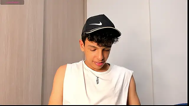 Maxfrost1 online show from February 22, 2026, 8:32 pm