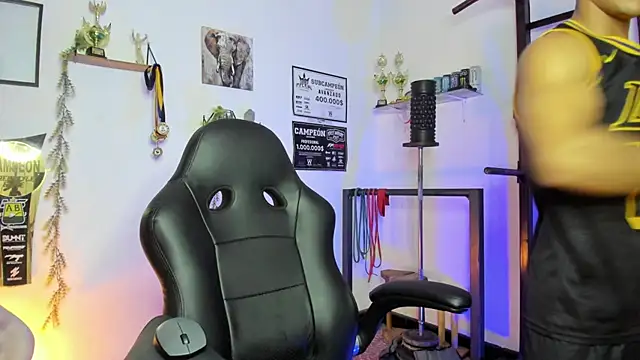 Rob zaens33 online show from April 14, 2026, 2:44 pm