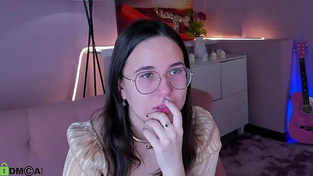 leylamirage online show from March 11, 2026, 12:32 pm