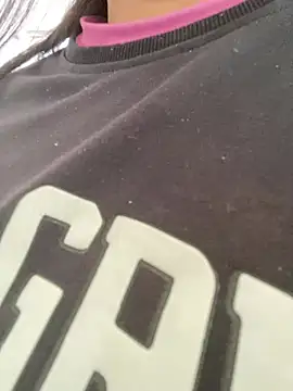 kendra crow  online show from February 18, 2026, 5:09 pm