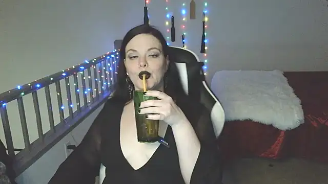 Snapshot of VixieNyx chatting on February 21, 2026, 12:12 am VixieNyx online show from February 21, 2026, 12:12 am