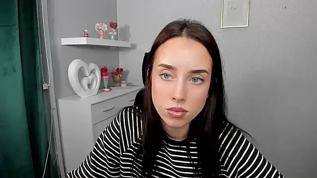 AdeleSolo online show from April 1, 2026, 5:31 am