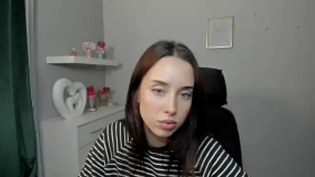 AdeleSolo online show from April 14, 2026, 12:43 pm