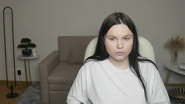 Snapshot of LeilaErcolani chatting on February 20, 2026, 12:51 pm LeilaErcolani online show from February 20, 2026, 12:51 pm