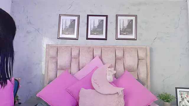 Snapshot of IsabellaRossi chatting on May 24, 2026, 4:18 pm IsabellaRossi online show from May 24, 2026, 4:18 pm