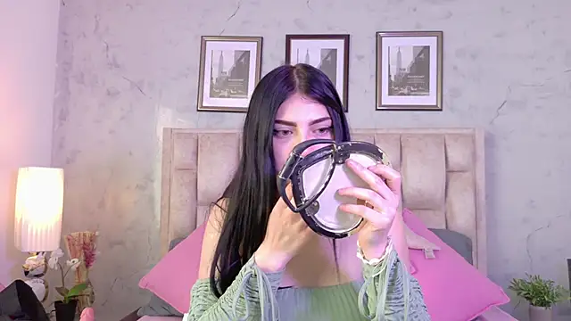 Snapshot of IsabellaRossi chatting on May 18, 2026, 6:12 pm IsabellaRossi online show from May 18, 2026, 6:12 pm