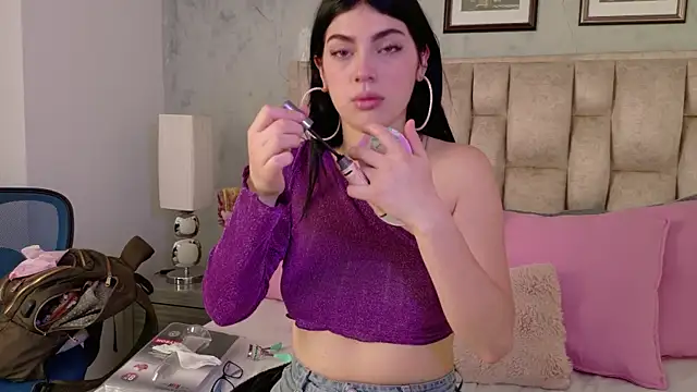 IsabellaRossi online show from April 9, 2026, 6:03 pm