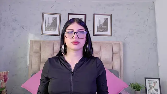 Snapshot of IsabellaRossi chatting on May 19, 2026, 6:37 pm IsabellaRossi online show from May 19, 2026, 6:37 pm