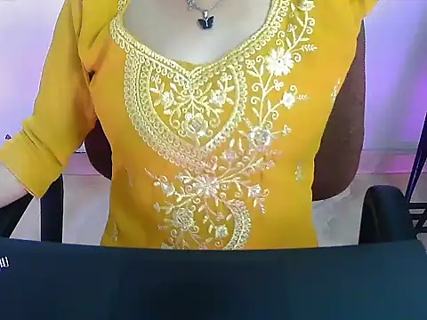 Snapshot of Hotsurbhi chatting on March 10, 2026, 4:49 am Hotsurbhi online show from March 10, 2026, 4:49 am
