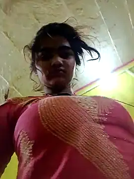 Snapshot of Cute_Mahek99 chatting on July 6, 2026, 11:18 pm Cute Mahek99 online show from July 6, 2026, 11:18 pm