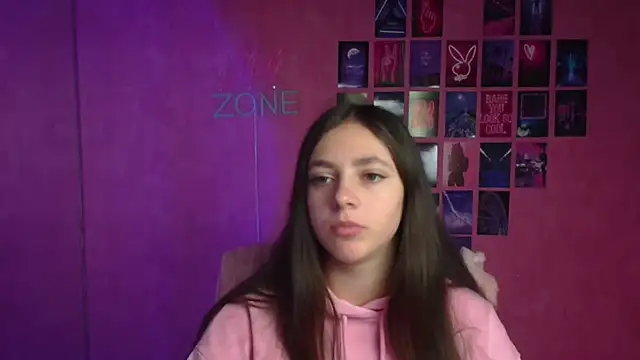 KissMeJulia online show from April 17, 2026, 5:21 am