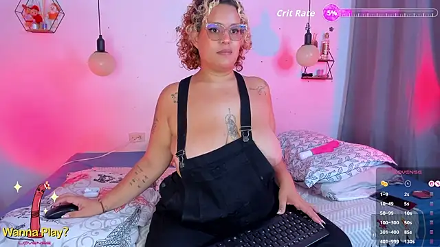 Snapshot of moni_bbw chatting on June 3, 2026, 1:06 am moni bbw online show from June 3, 2026, 1:06 am