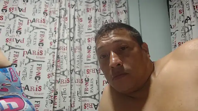 pareja latina2214 online show from April 11, 2026, 12:18 am