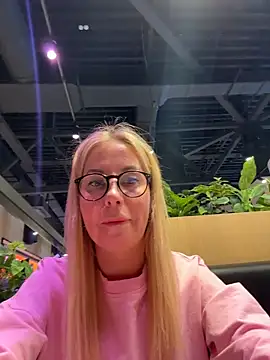 Snapshot of LisaMurr chatting on February 19, 2026, 11:29 am LisaMurr online show from February 19, 2026, 11:29 am