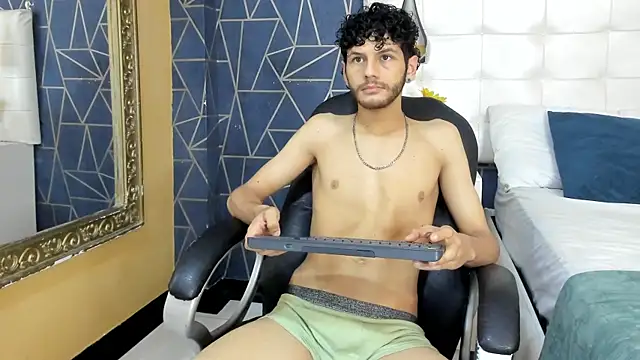 Snapshot of LuckySammer chatting on March 3, 2026, 12:01 pm LuckySammer online show from March 3, 2026, 12:01 pm