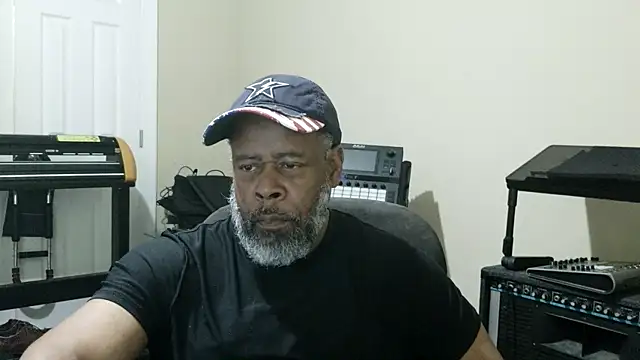 Cleozevo1961 online show from May 8, 2026, 3:27 pm