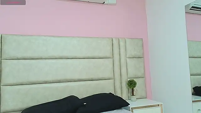 Snapshot of Liia_Collins chatting on May 25, 2026, 5:11 pm Liia Collins online show from May 25, 2026, 5:11 pm
