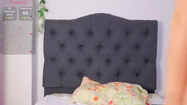 Snapshot of AmyKiss_ chatting on July 10, 2026, 12:49 pm AmyKiss online show from July 10, 2026, 12:49 pm