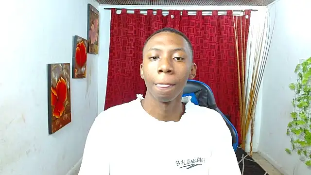 Snapshot of milo018 chatting on June 10, 2026, 7:48 pm milo018 online show from June 10, 2026, 7:48 pm