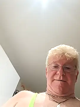 olivbisoumis online show from April 12, 2026, 4:38 am