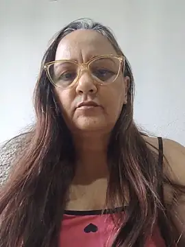 Snapshot of Noemipopi chatting on May 19, 2026, 2:13 pm Noemipopi online show from May 19, 2026, 2:13 pm