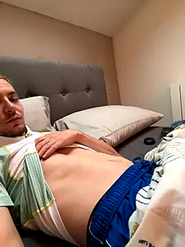 Snapshot of Crevette311 chatting on November 16, 2025, 3:39 pm Crevette311 online show from November 16, 2025, 3:39 pm