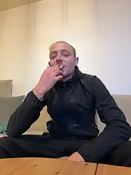 Snapshot of Crevette311 chatting on November 26, 2025, 9:04 pm Crevette311 online show from November 26, 2025, 9:04 pm