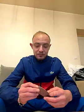 Snapshot of Crevette311 chatting on November 27, 2025, 10:37 am Crevette311 online show from November 27, 2025, 10:37 am