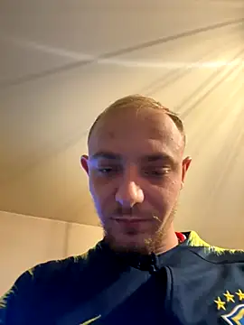 Snapshot of Crevette311 chatting on November 27, 2025, 11:16 pm Crevette311 online show from November 27, 2025, 11:16 pm