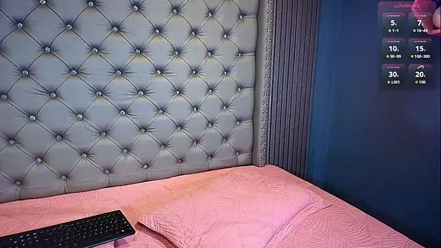 NAOMI cute  online show from April 1, 2026, 6:49 pm