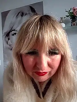 Snapshot of -Nefertiti- chatting on June 1, 2026, 3:33 pm -Nefertiti- online show from June 1, 2026, 3:33 pm