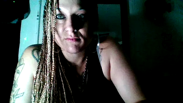 Snapshot of OCEANWATER1991 chatting on June 19, 2026, 7:47 am OCEANWATER1991 online show from June 19, 2026, 7:47 am