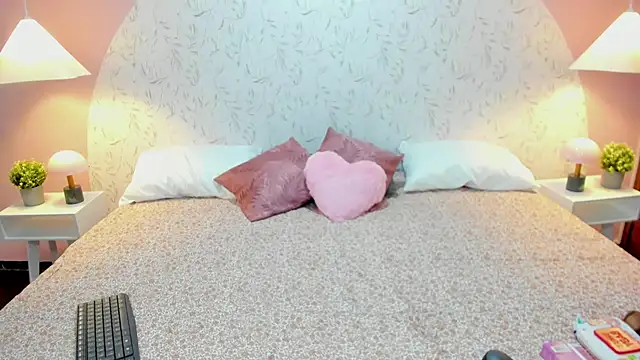 Snapshot of Angelie_Rosebrm chatting on February 26, 2026, 12:43 am Angelie Rosebrm online show from February 26, 2026, 12:43 am