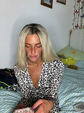 ScarlettGold  online show from May 16, 2026, 7:24 pm