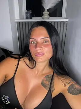 Snapshot of Destinylovex chatting on July 15, 2026, 10:39 pm Destinylovex online show from July 15, 2026, 10:39 pm