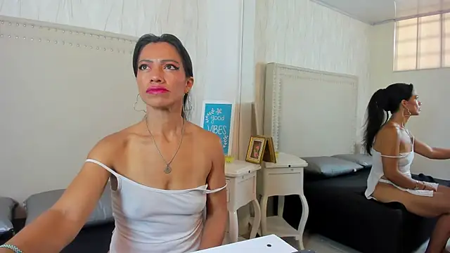 Snapshot of FernandaAvilax chatting on April 22, 2026, 6:25 pm FernandaAvilax online show from April 22, 2026, 6:25 pm