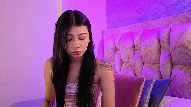 chloe bluee  online show from June 26, 2026, 12:11 pm