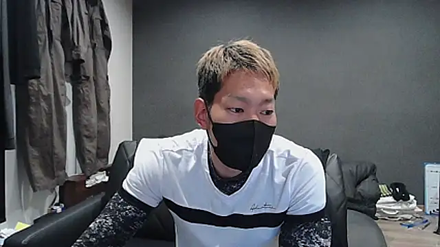 Snapshot of ryuaaaaa chatting on April 1, 2026, 6:26 am ryuaaaaa online show from April 1, 2026, 6:26 am