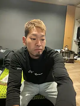 Snapshot of ryuaaaaa chatting on May 6, 2026, 4:11 pm ryuaaaaa online show from May 6, 2026, 4:11 pm