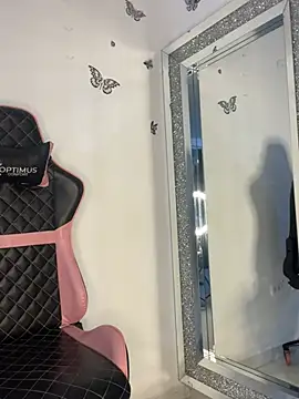 scarleth marquezz online show from March 28, 2026, 3:51 am