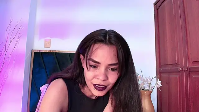 Snapshot of KatrionaNyx chatting on April 25, 2026, 12:24 am KatrionaNyx online show from April 25, 2026, 12:24 am