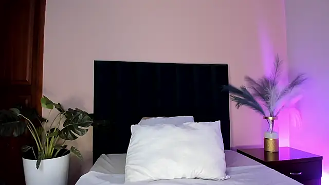 AnnaDenver online show from April 11, 2026, 1:57 am