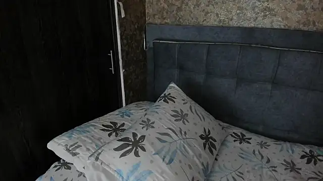 Snapshot of megan_cros chatting on March 2, 2026, 3:30 pm megan cros online show from March 2, 2026, 3:30 pm