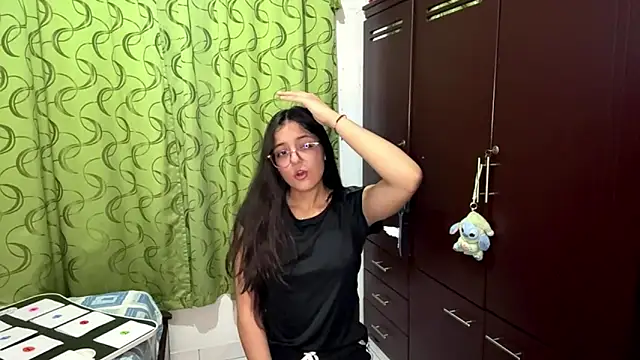 Snapshot of AnneliesePedaci chatting on February 28, 2026, 2:44 am AnneliesePedaci online show from February 28, 2026, 2:44 am