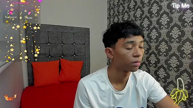 Little Twink19x online show from June 14, 2026, 7:48 pm