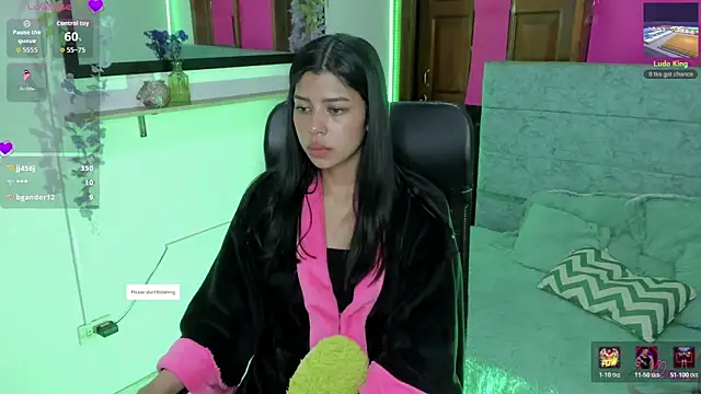 Aysha winxs online show from April 11, 2026, 7:45 am