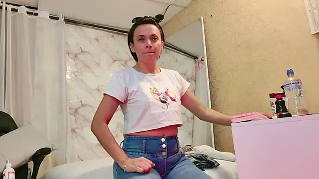 QueenSallyDesire online show from April 16, 2026, 3:29 am