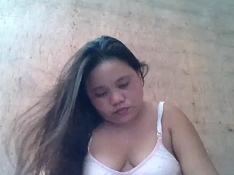 sweetlyn31 online show from April 14, 2026, 3:11 am